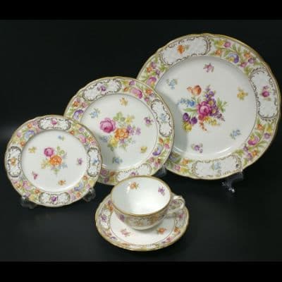 /mark_images/Schumann/Schumann_teacups_5pieces.jpg