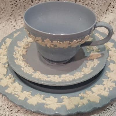 /mark_images/Wedgwood/porcelains/Wedgewood_teacup_trio.jpg